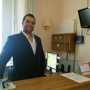 Lazzari מלון